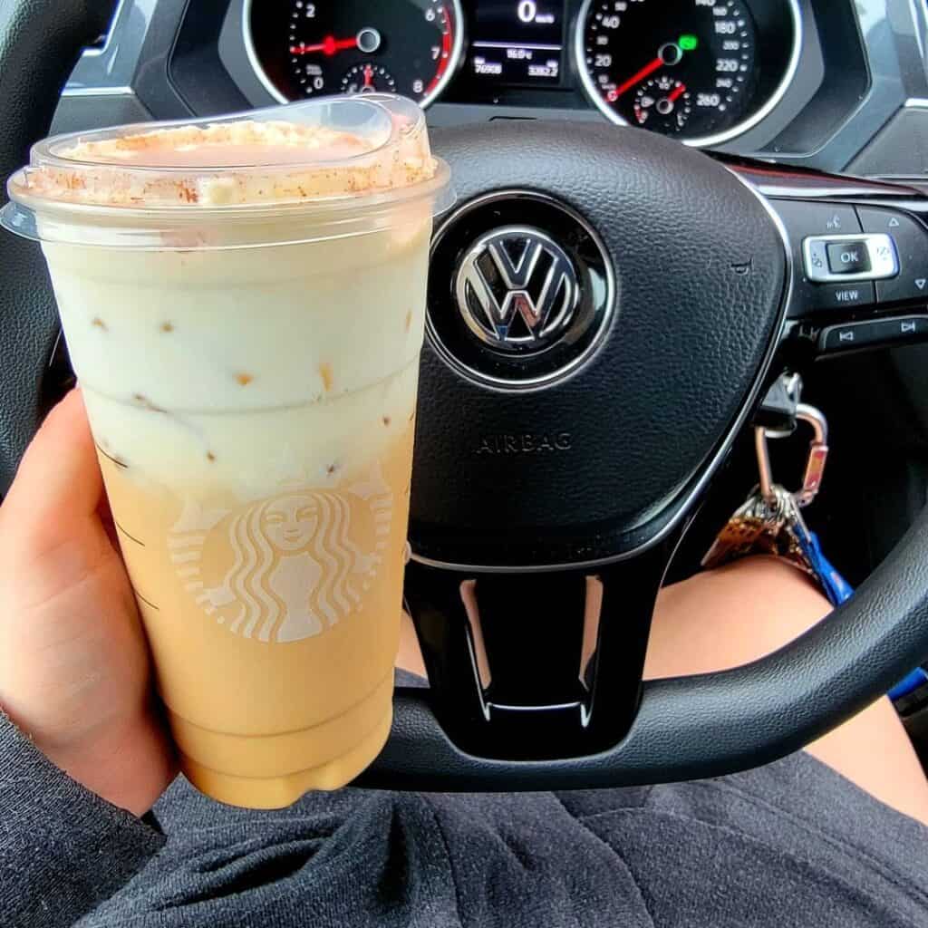 Cinnamon Dolce Iced Chai Latte