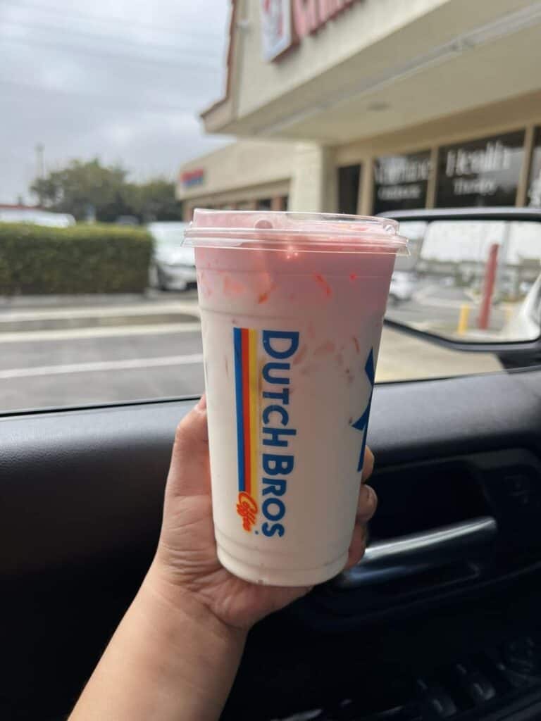 Sugar-free golden eagle with white coffee & strawberry soft top