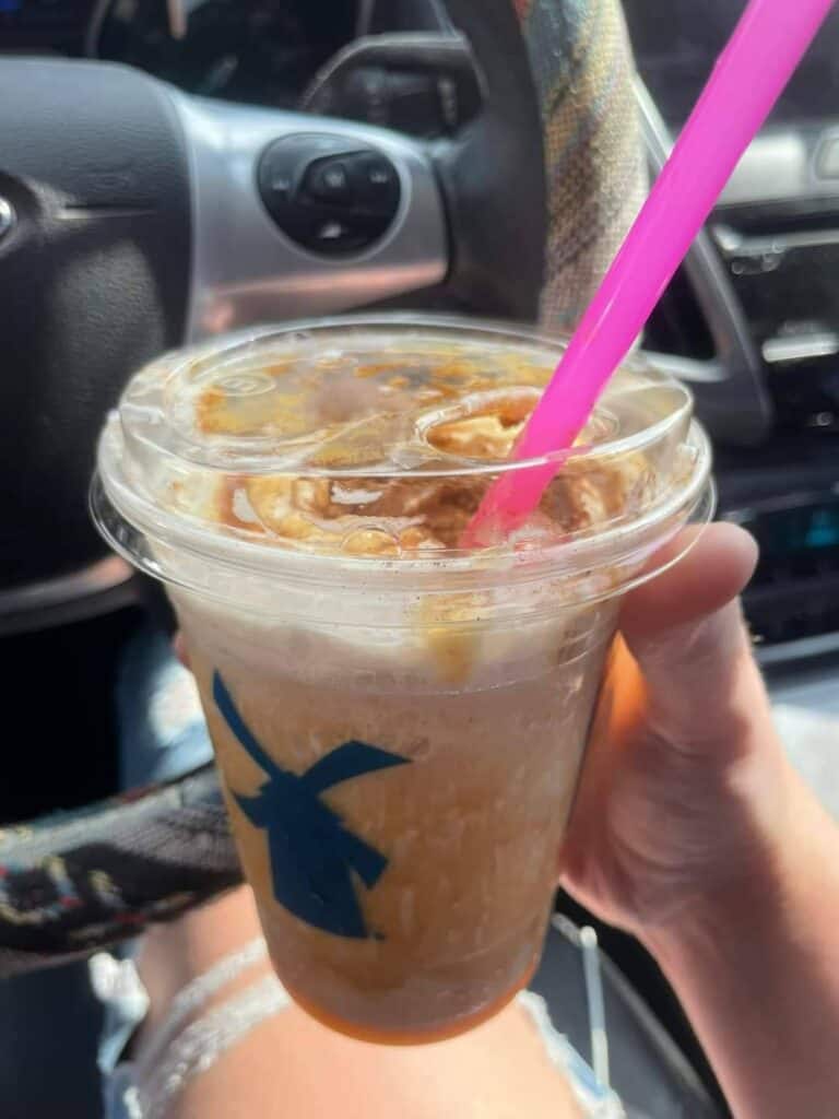 small blended chai with pumpkin and cinnamon flavor